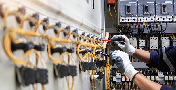 Professional Electrician technician working in Effort, PA